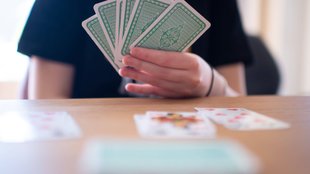 4,8 Sterne auf Amazon: In diesem Kartenspiel müsst ihr in der Tiefsee Teamgeist beweisen