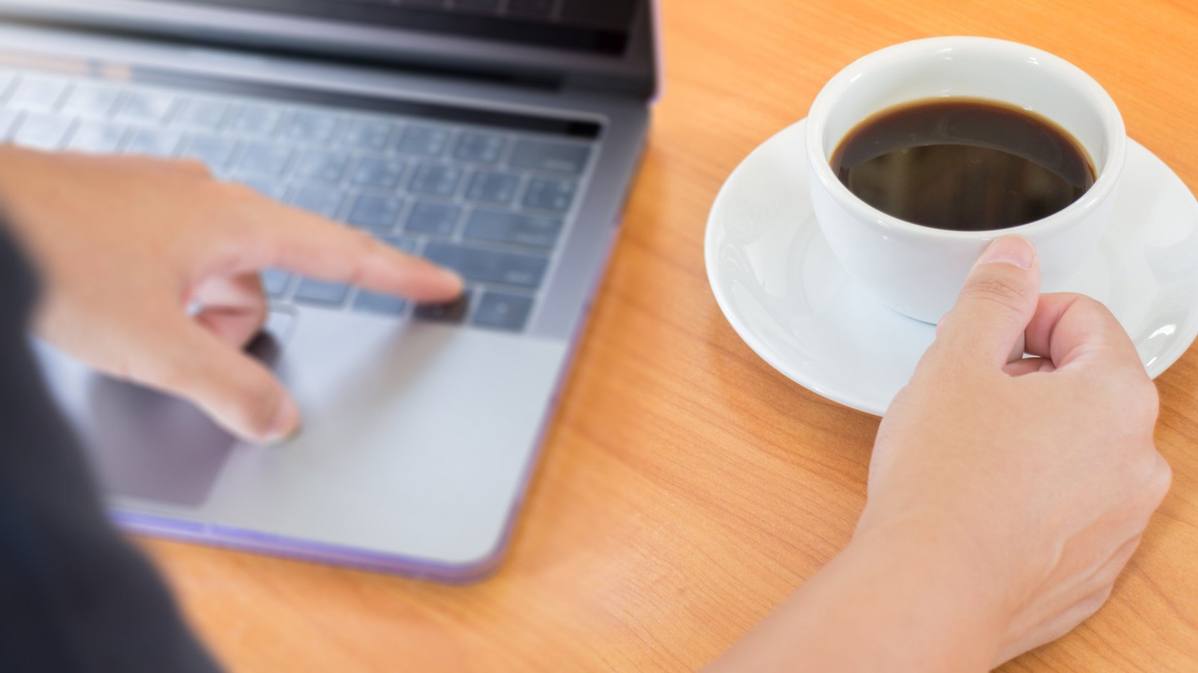 Die Tassimo liefert dir schnell deinen Morgenkaffee – am besten aus einer sauberen Maschine.