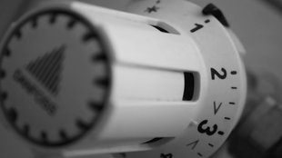 Heizung auf Sommerbetrieb umstellen – so macht ihr es richtig und spart Geld