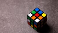 Wer diesen winzigen Rubik’s Cube lösen möchte, braucht viel Geld