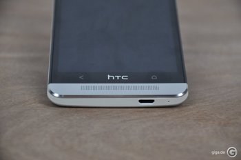 HTC One Spaltmaße - unten erkennt man ein minimales Spaltmaß