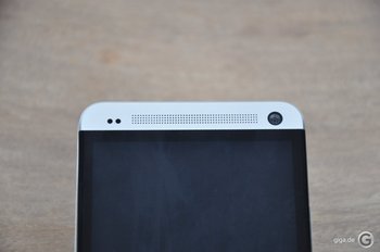 HTC One Spaltmaße - An der oberen Front gibt es nichts zu meckern