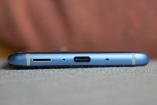 HTC U11: Unterseite und USB-Typ-C-Buchse