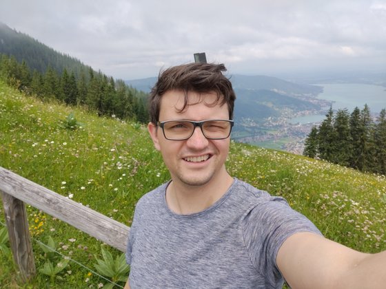 Ein Selfie am Berg – wenn das Umgebungslicht mitmacht, kann das gelingen.