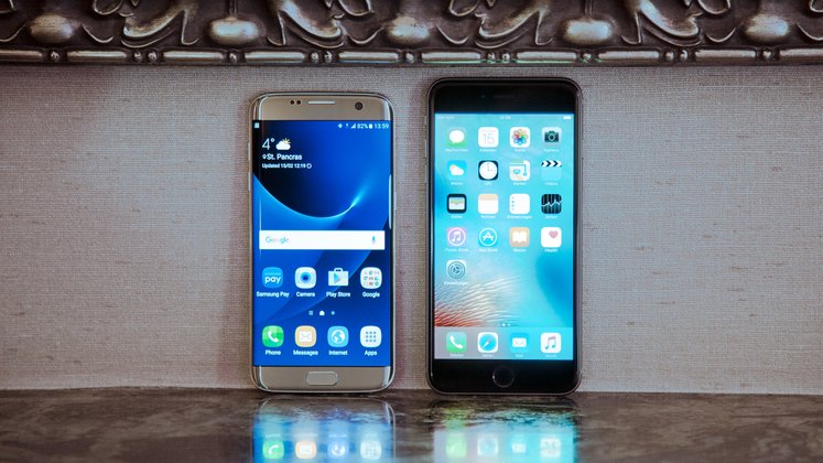 Samsung Galaxy S7 edge (links), Apple iPhone 6s Plus (rechts)
