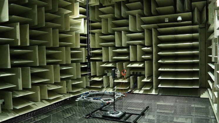 In der Schallkammer werden die akustischen Signale eines Produktes genauestens gemessen.