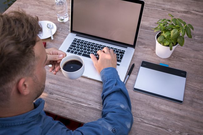 macbook-kaffee