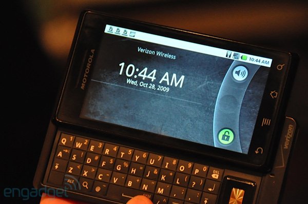 Heads-Up: Motorola Droid vs. iPhone 3GS