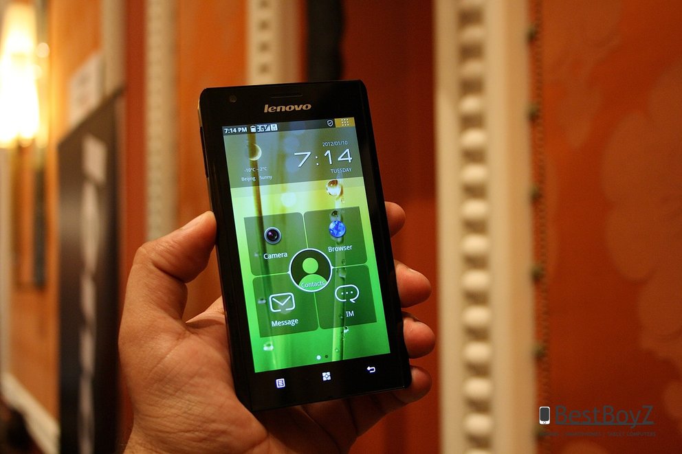 Lenovo K800: Android Smartphone mit Intel Atom-Prozessor auf der CES 2012