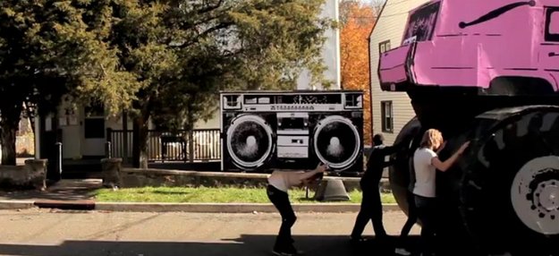 Die Musik-Videos der Woche - von Zirkus bis Monstertrucks