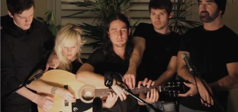 Walk off The Earth: "Somebody That I Used To Know" (Gotye-Cover) Video