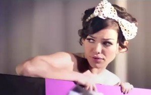 Frida Gold: Wovon sollen wir träumen? Die USFB-Jurorin im Video