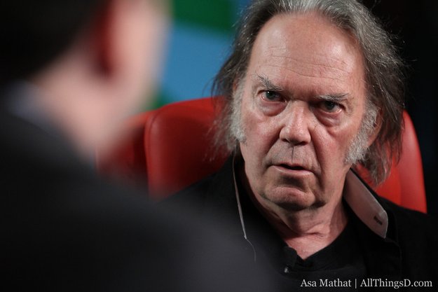 Neil Young über Musik-Qualität: "Steve Jobs hörte zu Hause Vinyl"