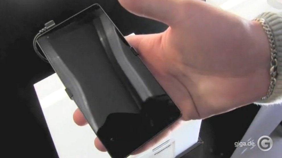 MWC 2012: Panasonic Eluga Power Hands-On