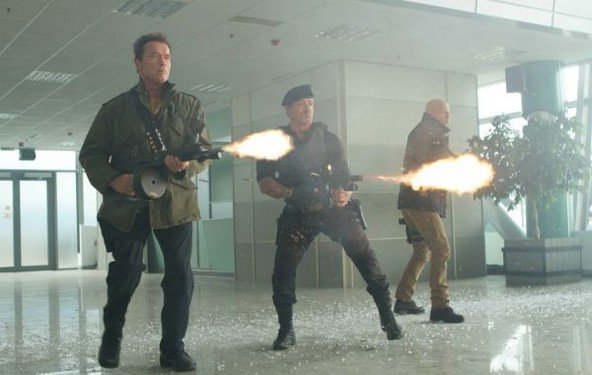 The Expendables 2 - der erste *richtige* Trailer detoniert!