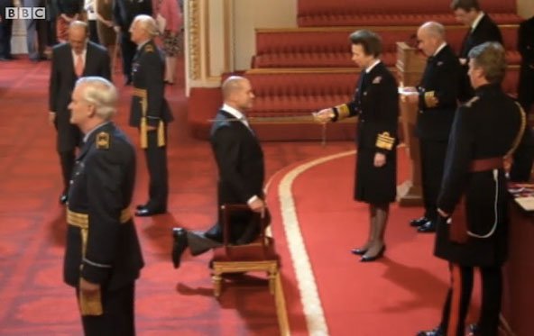 Sir Jonathan Ive: Heute zum Knight Commander geschlagen