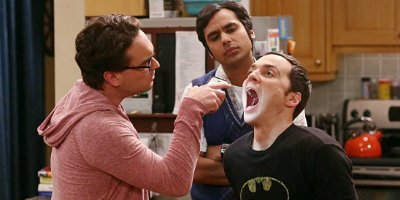 Leonard, Sheldon und Raj in Staffel 8 von The Big Bang Theory