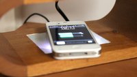 iPhone 4S Modding: Videoanleitung für kabelloses Aufladen per Induktion