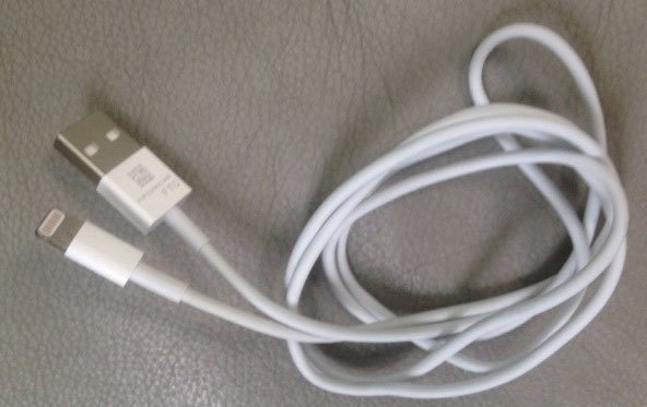 Neues iPhone: Sync-Kabel mit neuem 8-Pin-Stecker