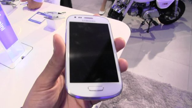 Dem Samsung Galaxy S3 platzt der Lack ab - und den Käufern der Kragen