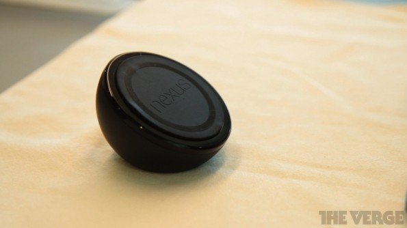 Nexus 4: Kabellose Ladestation im Fokus