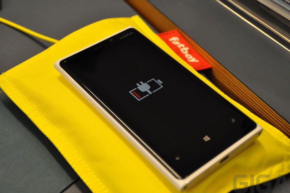 iTry 3.0: Nokia Lumia 920 (fast) ganz ohne Kabel aufladen