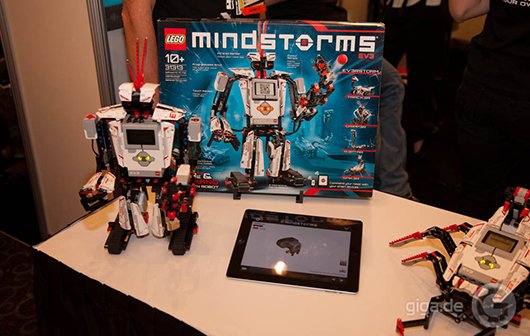 CES 2013: LEGO Mindstorms EV3 steuert Roboter mit Smartphone oder Tablet