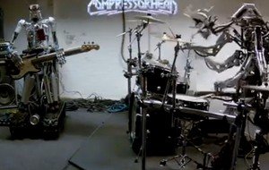 Roboter-Band spielt "Blitzkrieg Bop"