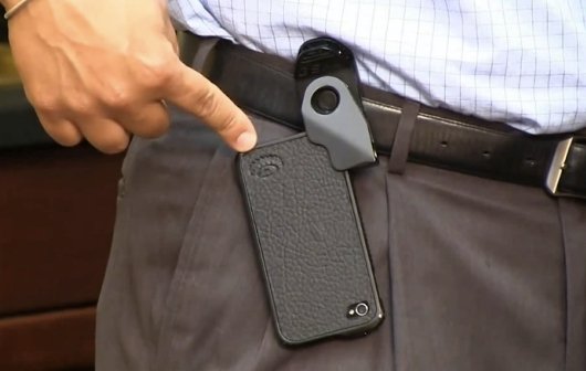 iPhone Hülle im MacGyver-Style: GSi-Bumper mit magnetischem Holster