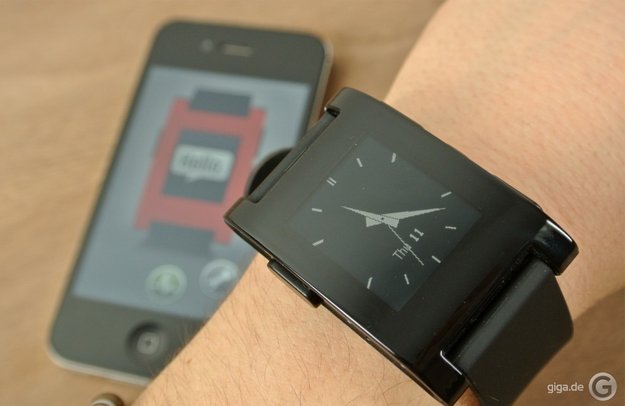 Test: Pebble, die Armbanduhr mit SMS-Benachrichtigung und E-Paper-Display