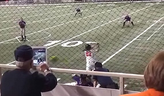 Video of the Day: iPad rettet Zuschauer vor Foul Ball