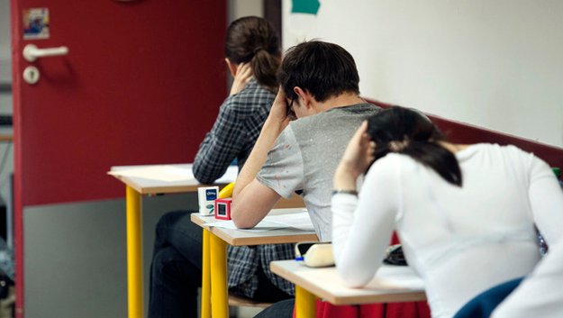 Medienverbot an deutschen Schulen: Von wütenden Schülern, ängstlichen Eltern und überforderten Lehrern