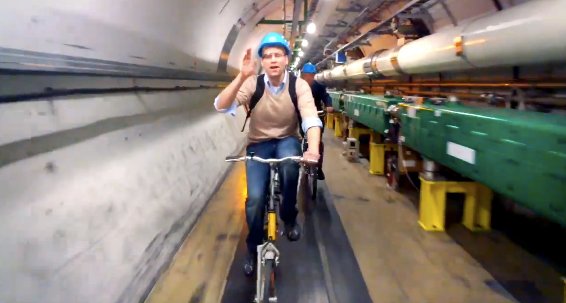 Google Glass: Werbespot im CERN und Eigenbau Flass