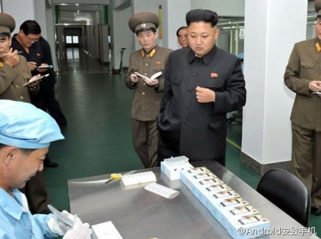 Kim Jong Un: Glücklicher Diktator dank Nordkoreas erstem eigenen Smartphone