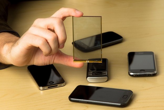 Solar-Smartphones: Displayglas mit Solarzellen lädt Handy-Akkus dauerhaft nach