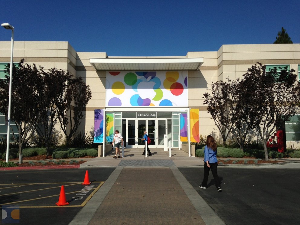 Apple dekoriert Campus für iPhone-5S/5C-Event
