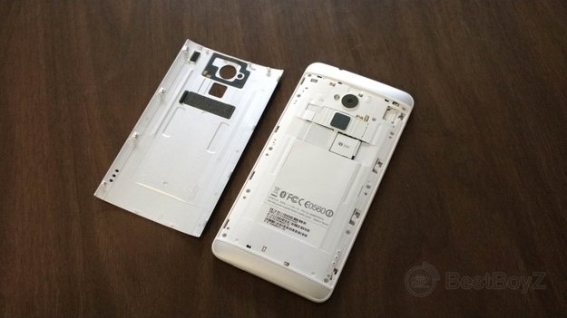 HTC One Max: Abnehmbares Rückcover, aber kein wechselbarer Akku - warum?