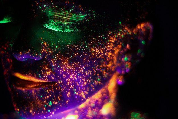 Portraits durch elektrische Neon-Farbe lebendig gemacht!