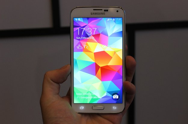 Samsung Galaxy S5 zeigt sich auf gleich zwei Bildern (Leak)