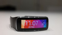 Samsung Gear Fit: Das Fitnessband, das eine Smartwatch sein will