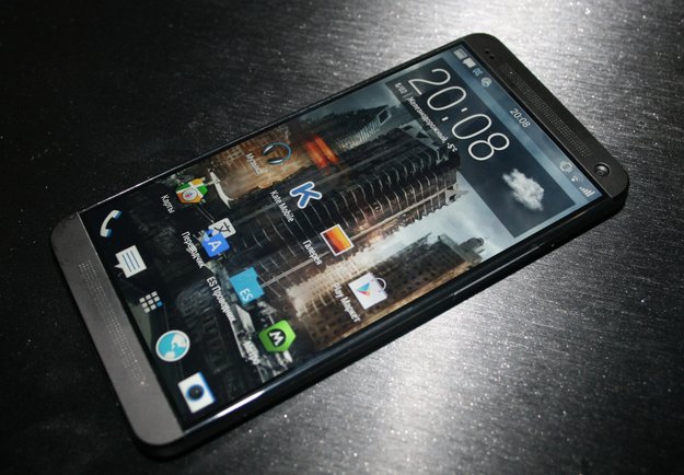 HTC One+/2: Neue Bilder zeigen Software-Buttons & dünneren Rahmen, Zweifel an Leaks