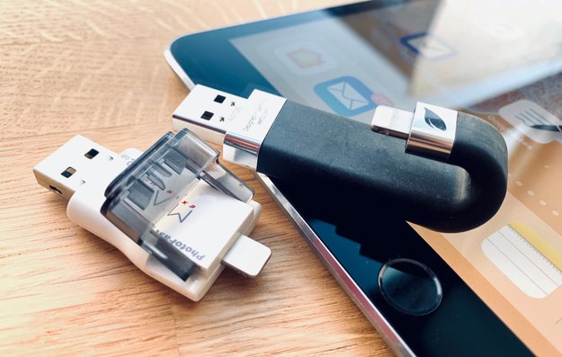 Gibt es einen USB-Stick oder USB-Adapter für iPad und iPhone?