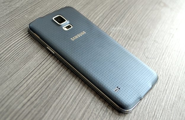 Samsung Galaxy S5: Gerätedesigner verteidigen Plastik-Rückseite
