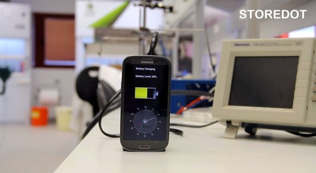 StoreDot: Neue Technik lädt Smartphone-Akkus in 30 Sekunden