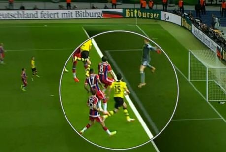 Was ist Abseits beim Fußball? Definition der Regel
