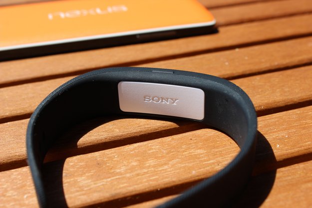 Nie wieder Namen vergessen: Sony will Daten zu Gesprächspartnern auf Armband speichern