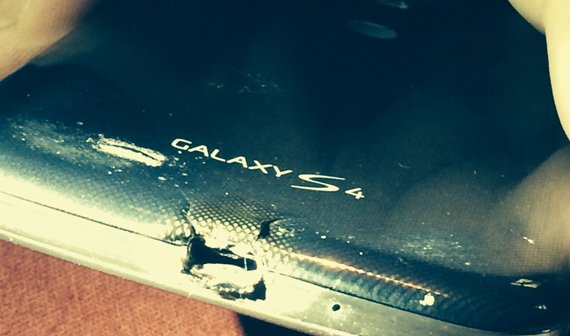 Samsung Galaxy S4 „verbrennt“: HTC sorgt für Ersatz
