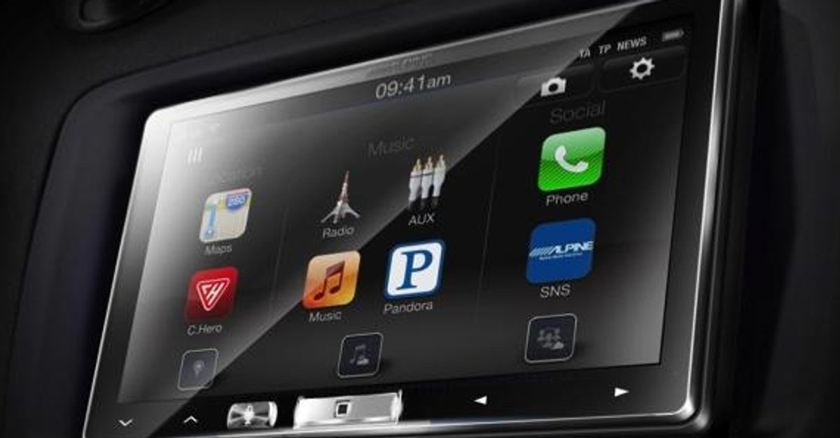 Apple CarPlay im Alpine iLX007 Exklusive Nachrüstlösung