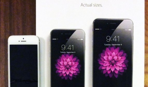 iPhone 6 (Plus): Printwerbung zeigt beide Modelle in Lebensgröße