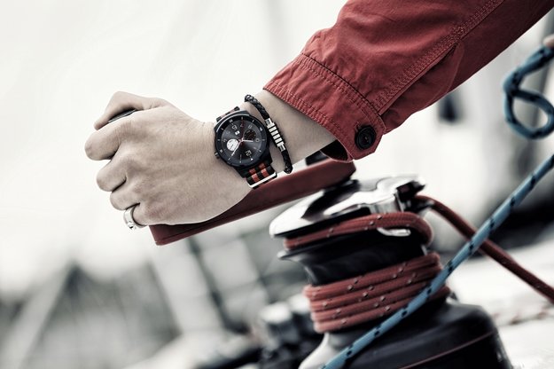 LG G Watch R: Kreisrunde Smartwatch ab Anfang November in Deutschland erhältlich; erstes Unboxing-Video